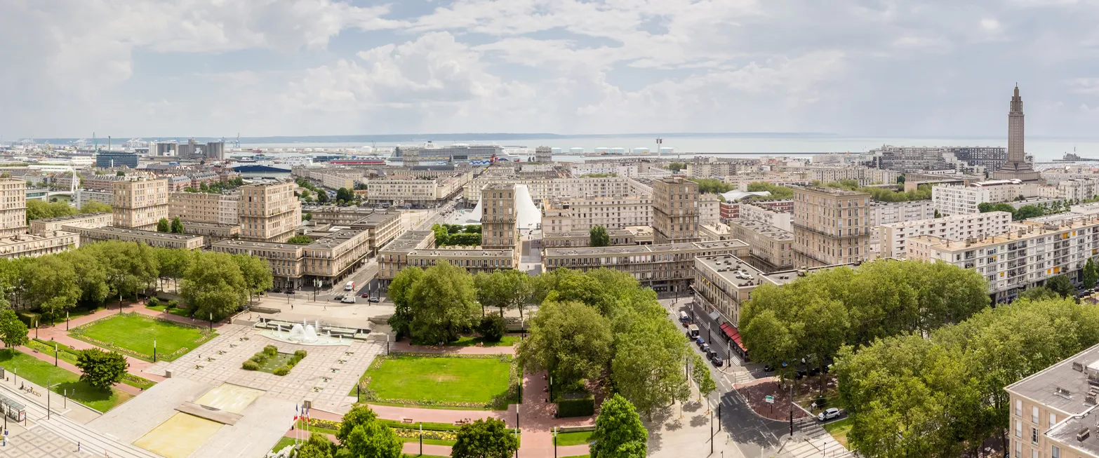 Vue panoramique du port et de la ville du Havre